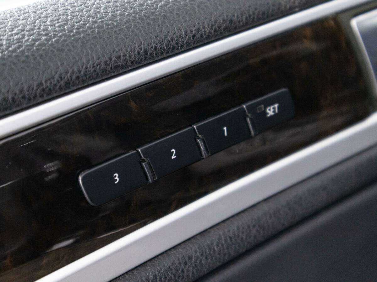 Volkswagen Touareg б/у, 2012, Автоматическая. Фото: #12