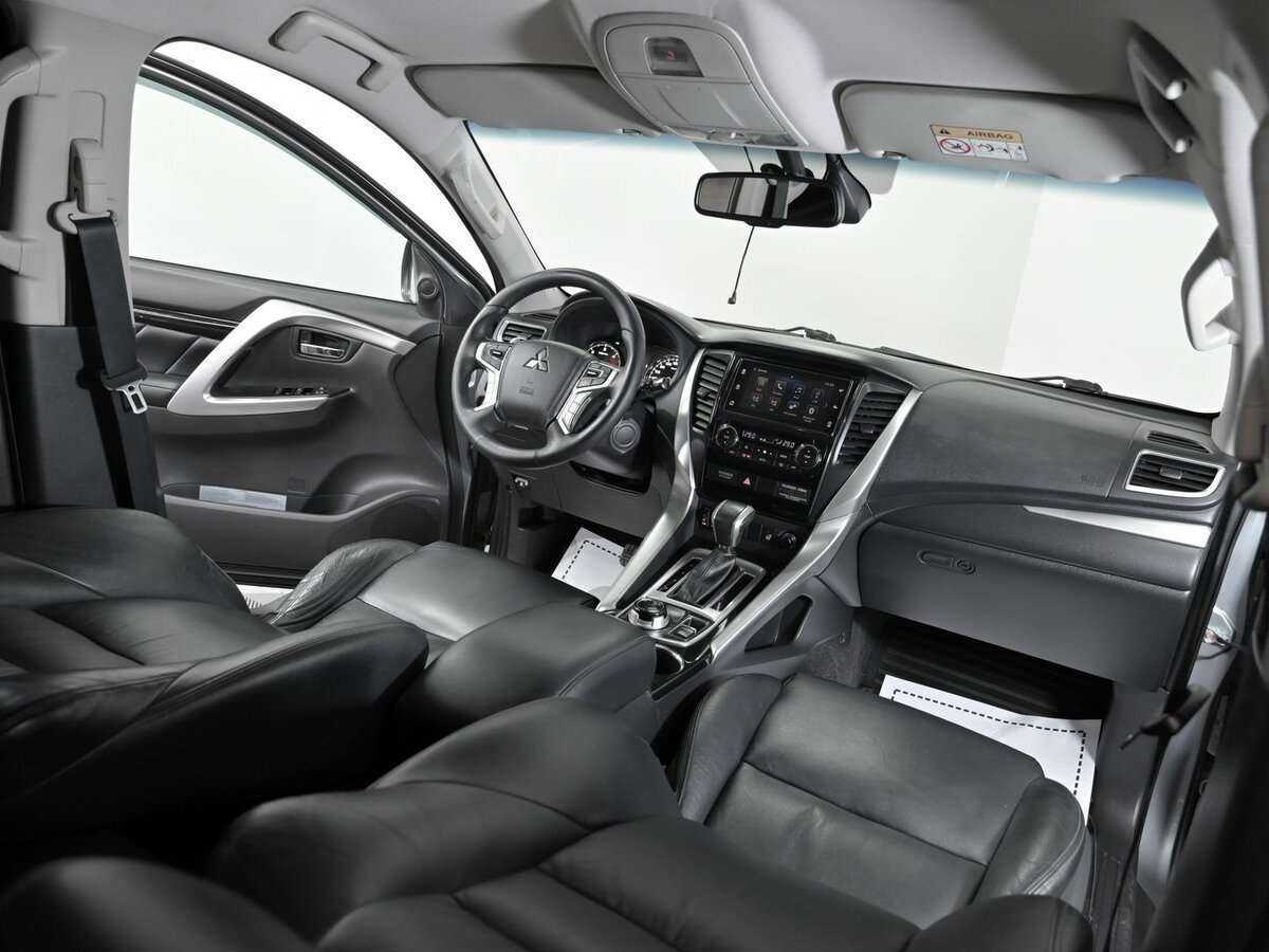 Mitsubishi Pajero Sport б/у, 2017, Автоматическая. Фото: #4