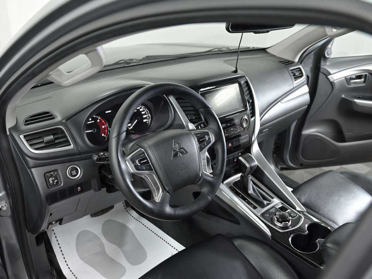 Mitsubishi Pajero Sport б/у, 2017, Автоматическая. Фото: #7