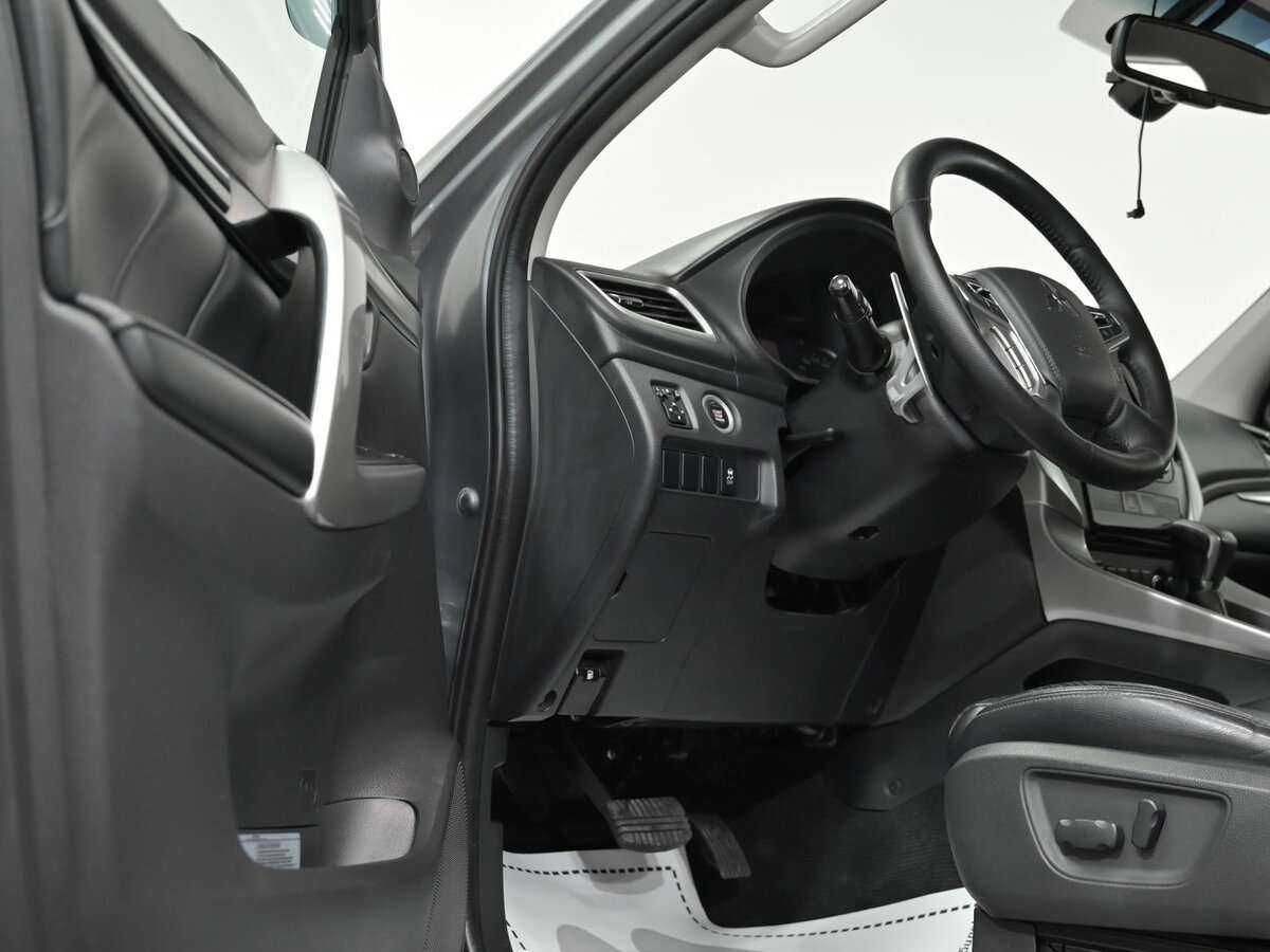 Mitsubishi Pajero Sport б/у, 2017, Автоматическая. Фото: #8