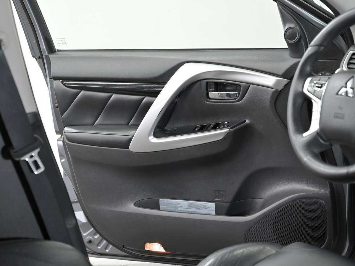 Mitsubishi Pajero Sport б/у, 2017, Автоматическая. Фото: #9