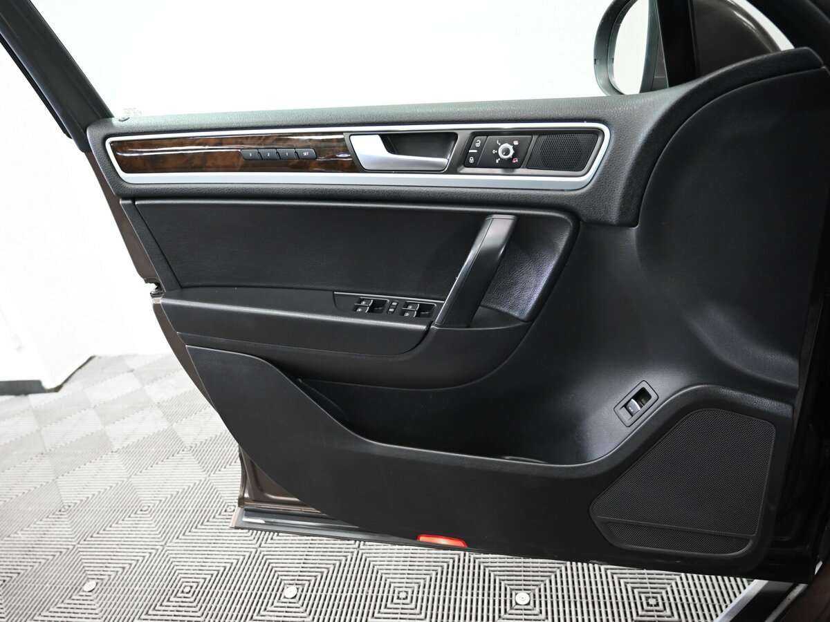 Volkswagen Touareg б/у, 2013, Автоматическая. Фото: #12