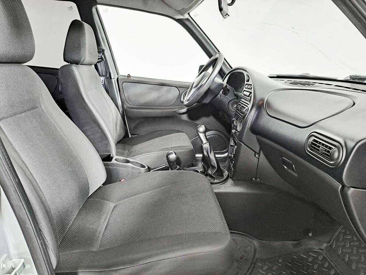 Chevrolet Niva б/у, 2013, Механическая. Фото: #8