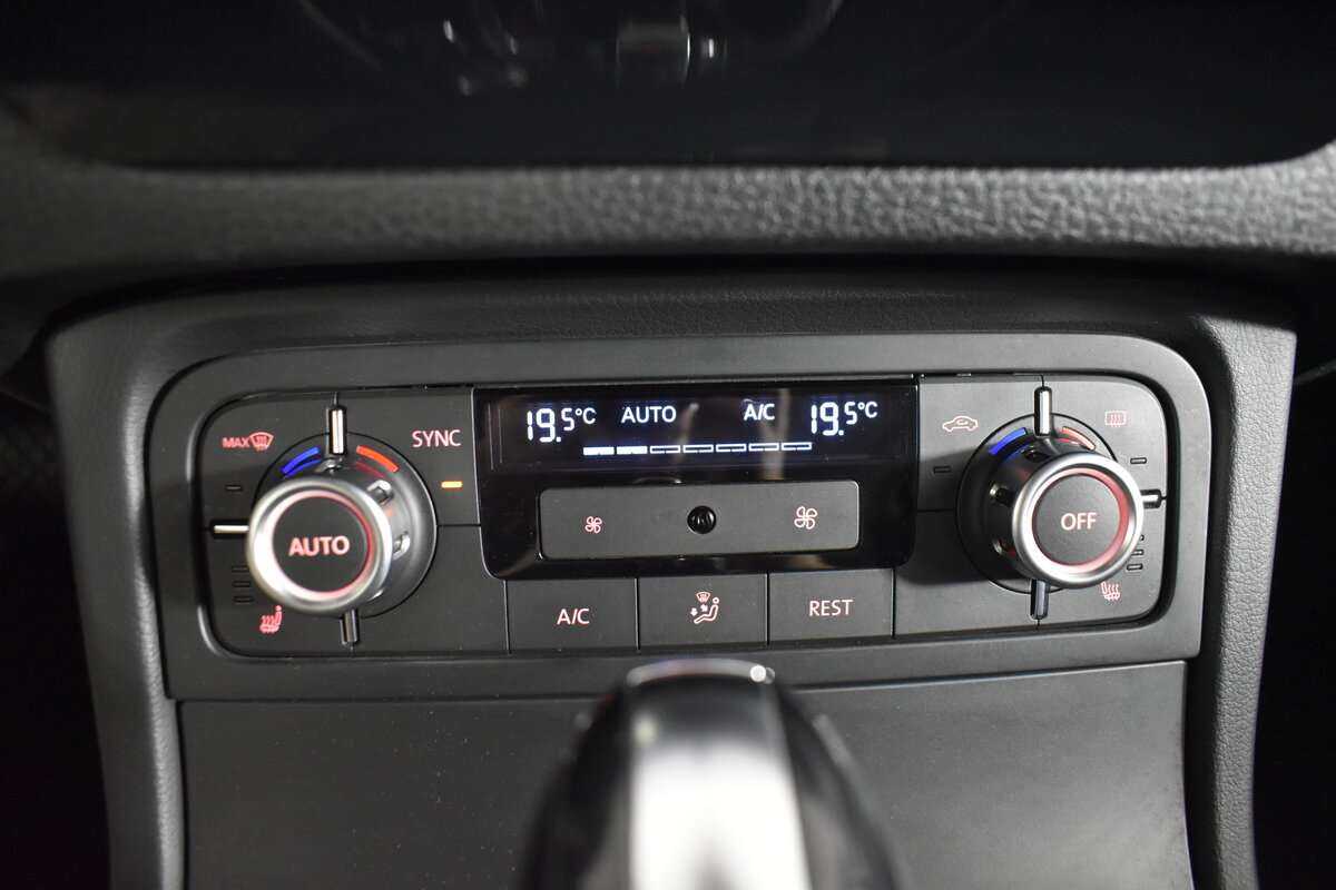 Volkswagen Touareg б/у, 2013, Автоматическая. Фото: #17