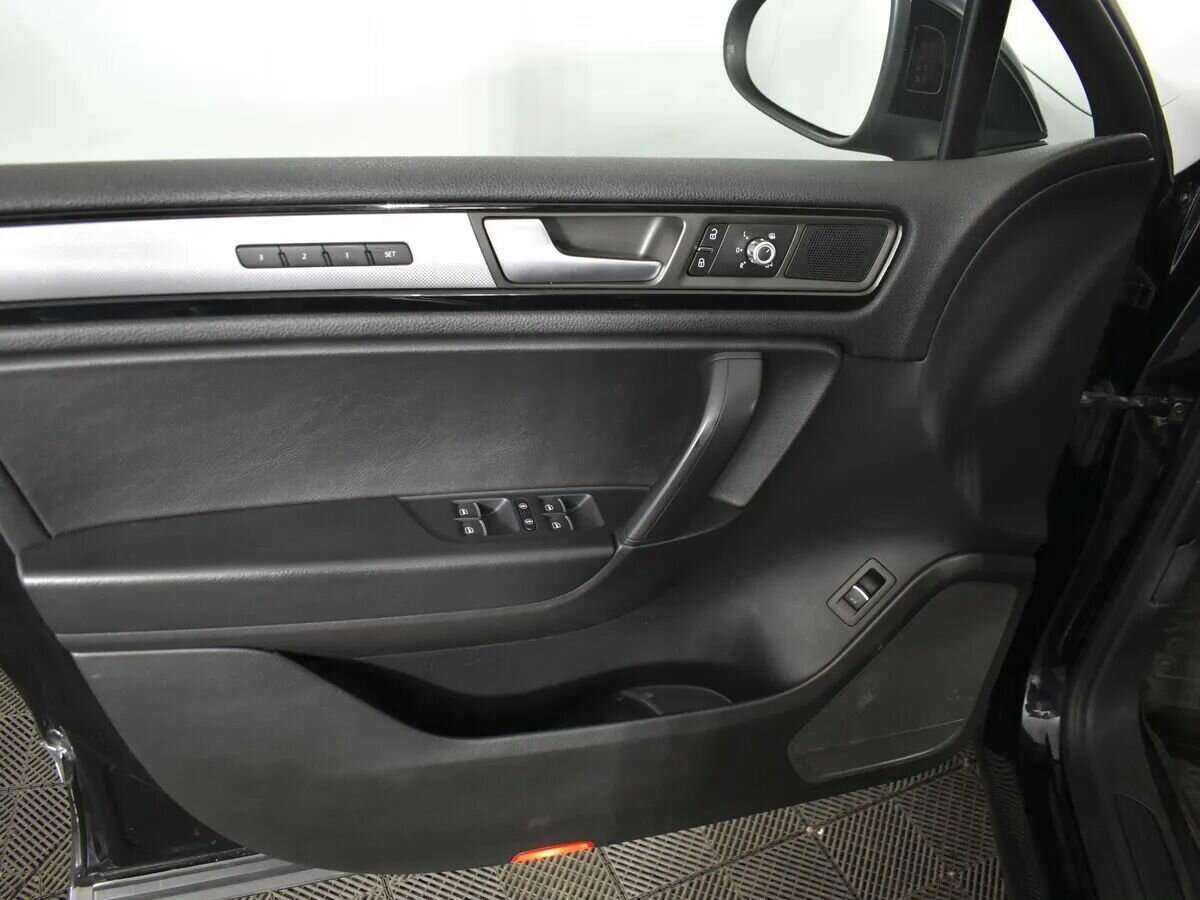 Volkswagen Touareg б/у, 2014, Автоматическая. Фото: #14