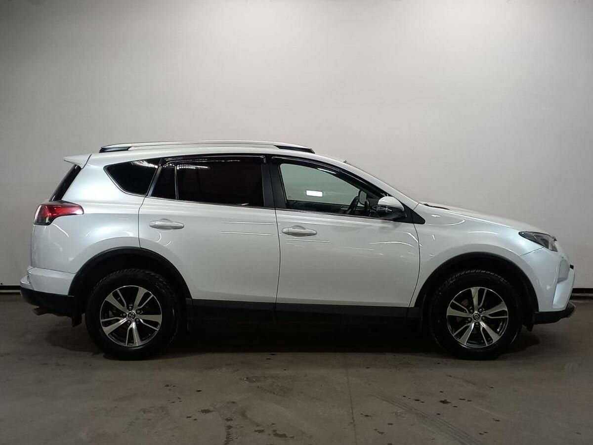 Toyota RAV4 б/у, 2018, Автоматическая. Фото: #3