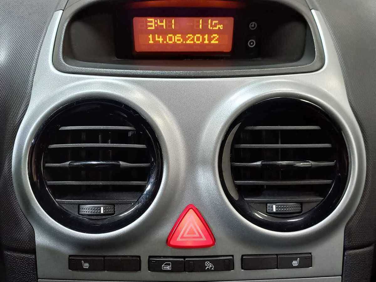 Opel Corsa б/у, 2012, Механическая. Фото: #13