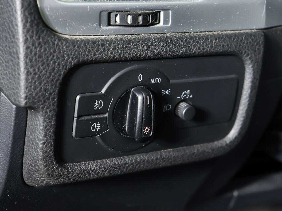 Volkswagen Touareg б/у, 2013, Автоматическая. Фото: #16