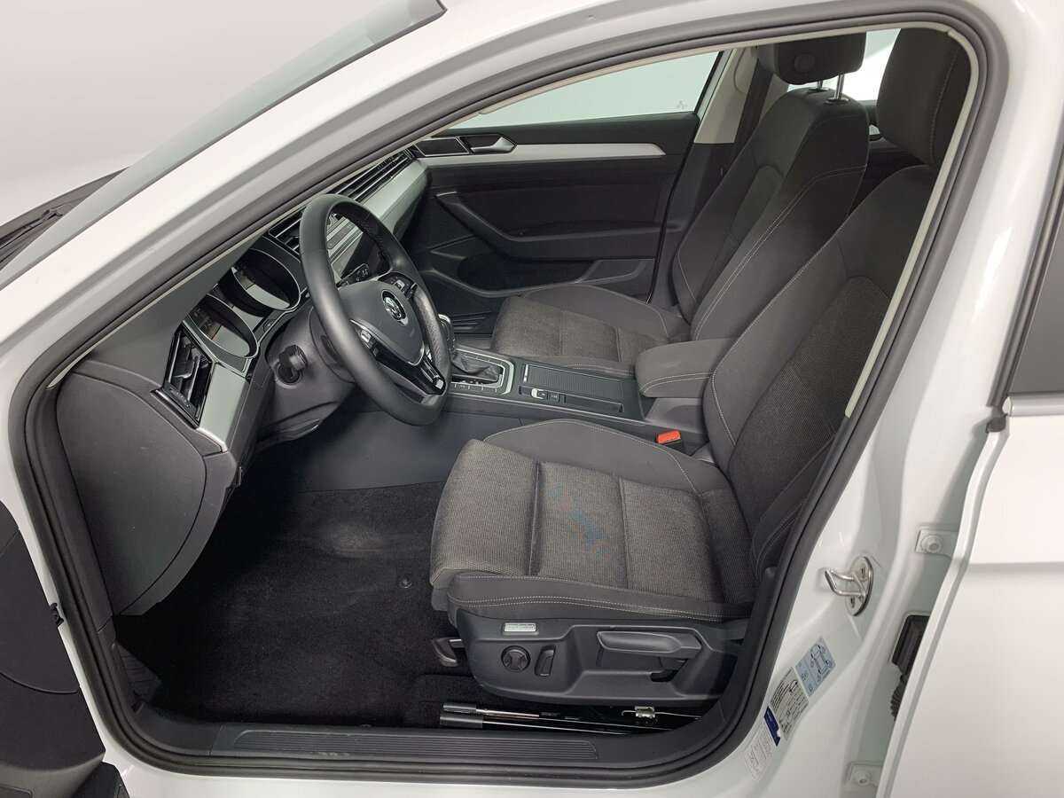 Volkswagen Passat б/у, 2019, Роботизированная. Фото: #13