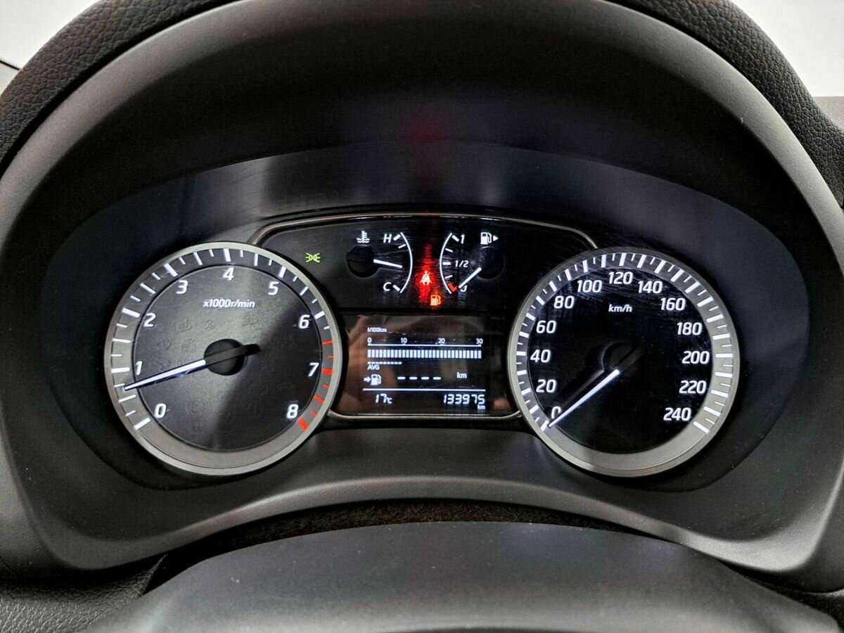 Nissan Tiida б/у, 2015, Механическая. Фото: #10