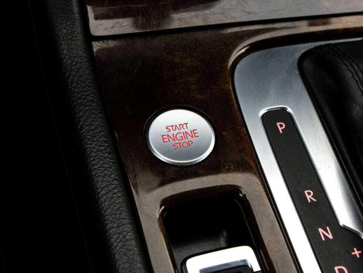 Volkswagen Touareg б/у, 2012, Автоматическая. Фото: #13