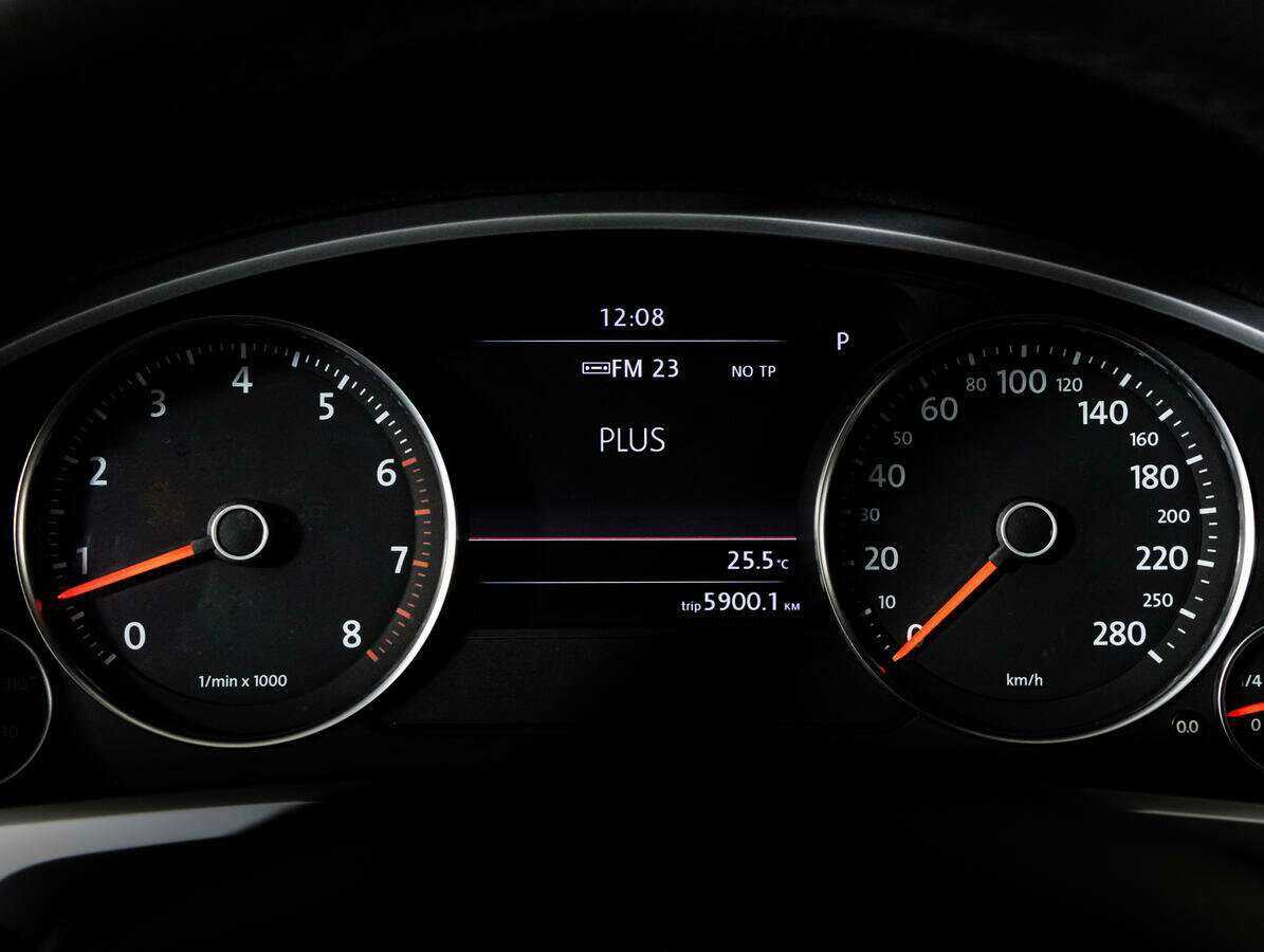 Volkswagen Touareg б/у, 2012, Автоматическая. Фото: #14