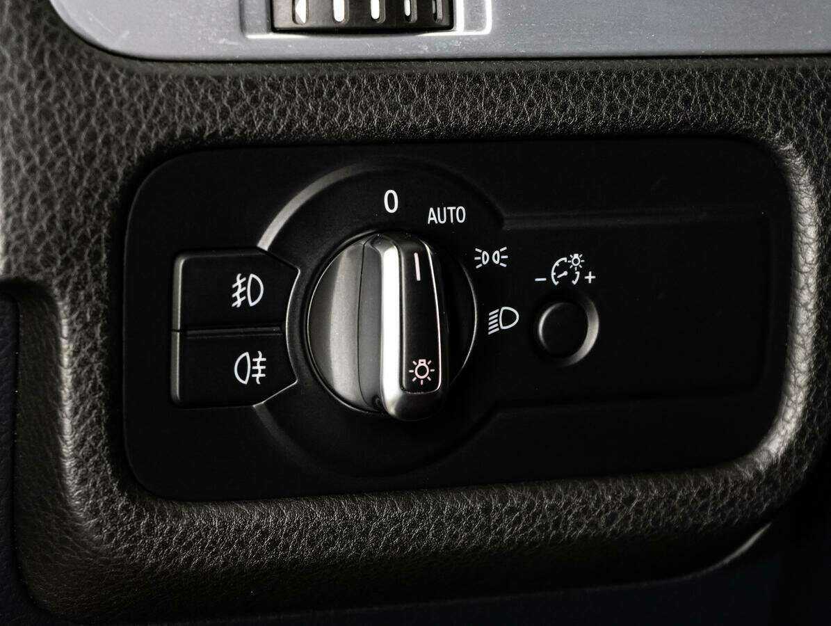 Volkswagen Touareg б/у, 2012, Автоматическая. Фото: #16