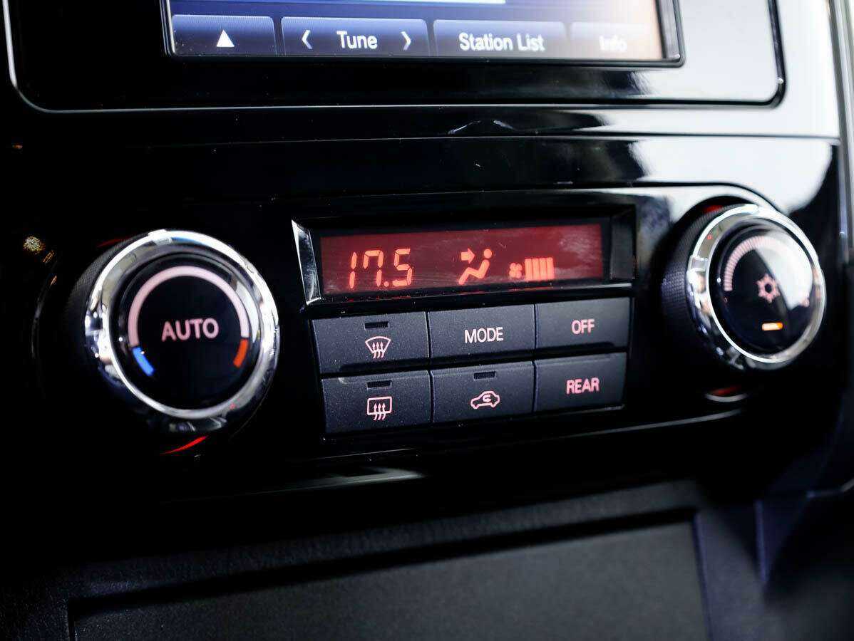 Mitsubishi Pajero б/у, 2014, Автоматическая. Фото: #15