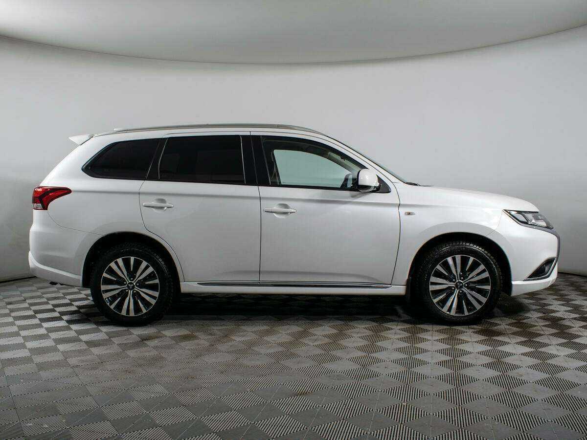 Mitsubishi Outlander б/у, 2022, Вариатор. Фото: #3
