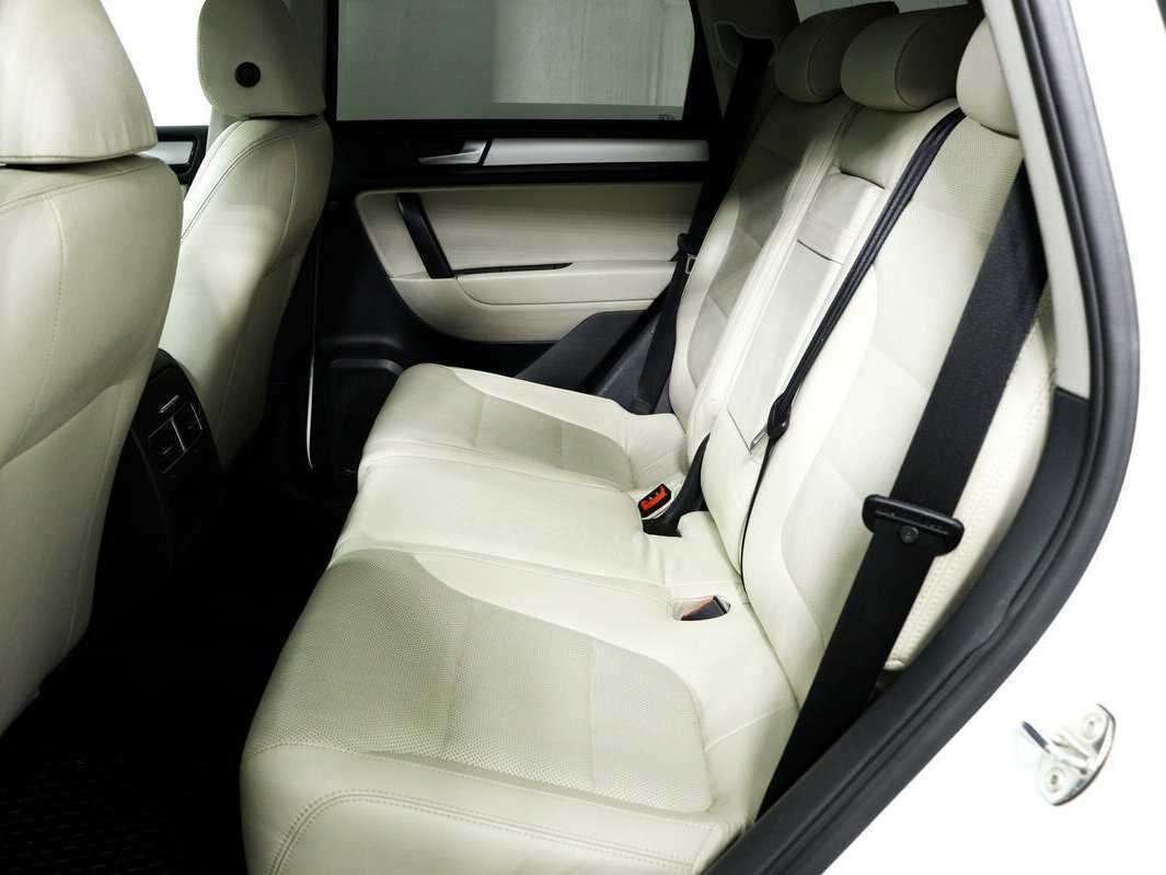 Volkswagen Touareg б/у, 2012, Автоматическая. Фото: #11