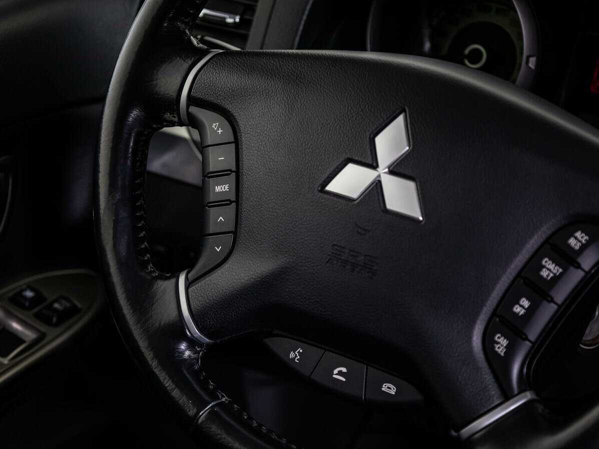 Mitsubishi Pajero б/у, 2017, Автоматическая. Фото: #18