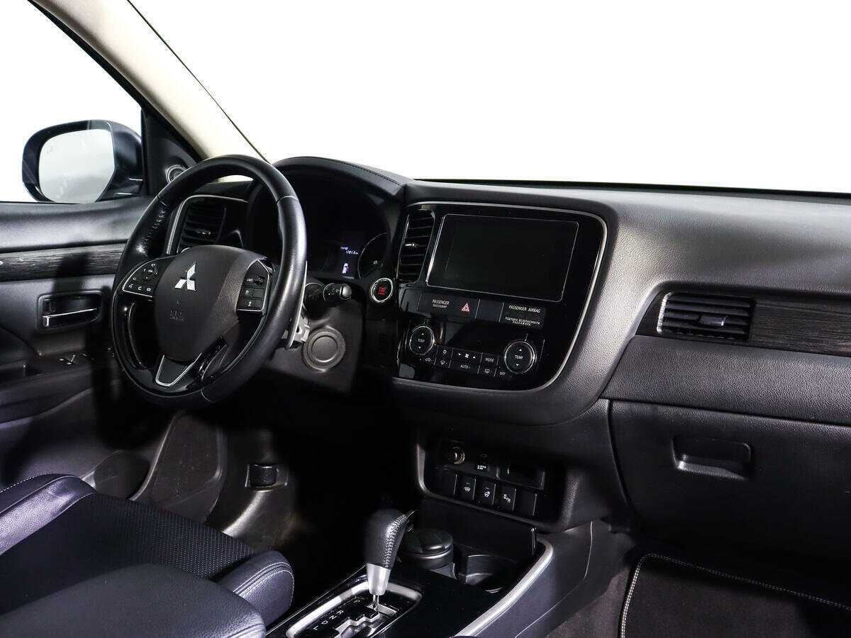 Mitsubishi Outlander б/у, 2017, Автоматическая. Фото: #6