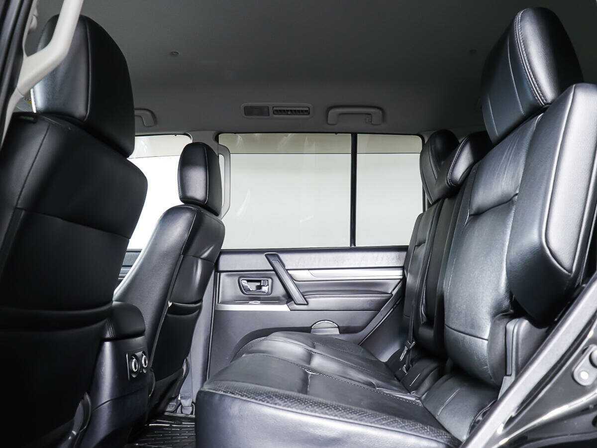 Mitsubishi Pajero б/у, 2012, Автоматическая. Фото: #8