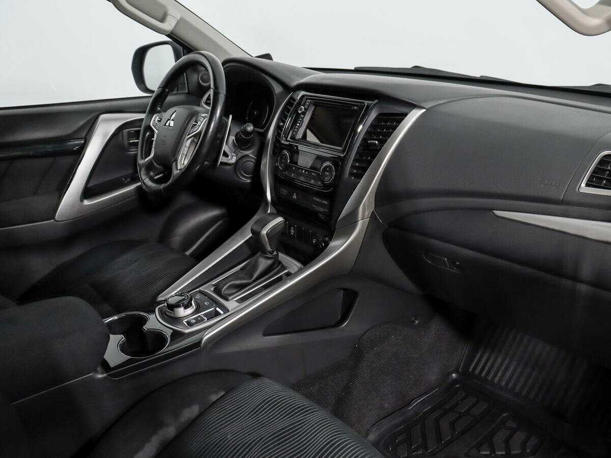 Mitsubishi Pajero Sport б/у, 2017, Автоматическая. Фото: #12