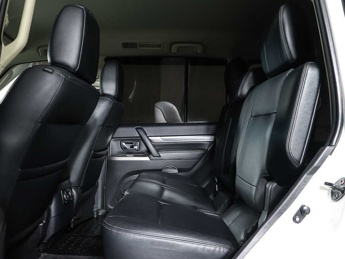 Mitsubishi Pajero б/у, 2014, Автоматическая. Фото: #7