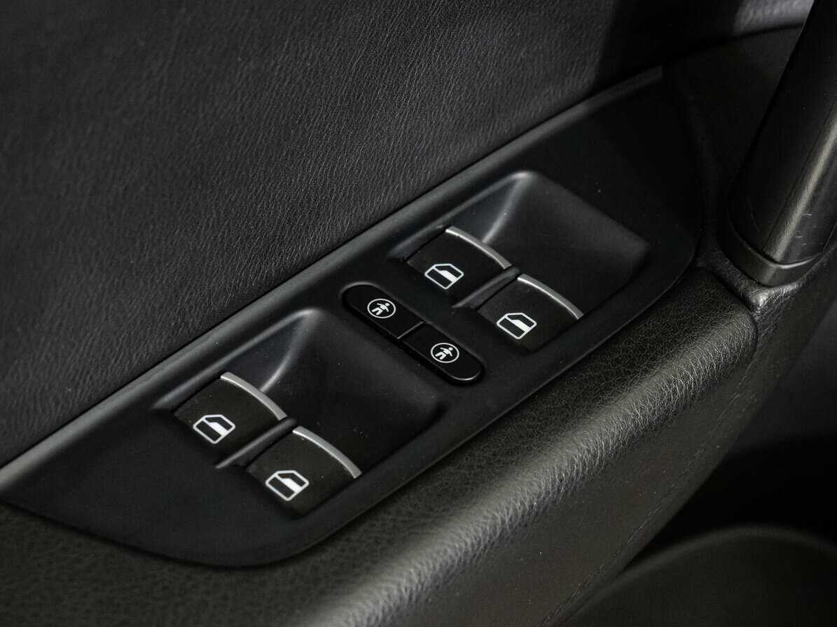 Volkswagen Touareg б/у, 2012, Автоматическая. Фото: #18