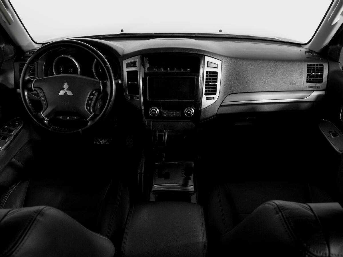 Mitsubishi Pajero б/у, 2017, Автоматическая. Фото: #11