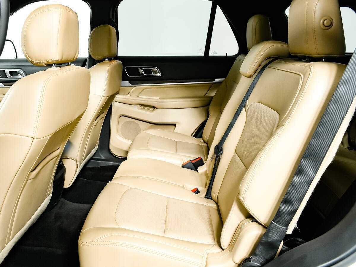 Ford Explorer б/у, 2017, Автоматическая. Фото: #9