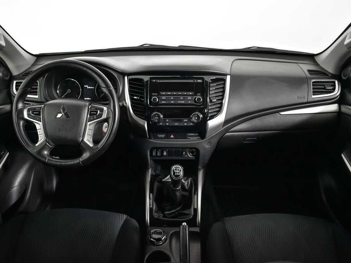 Mitsubishi Pajero Sport б/у, 2017, Механическая. Фото: #11