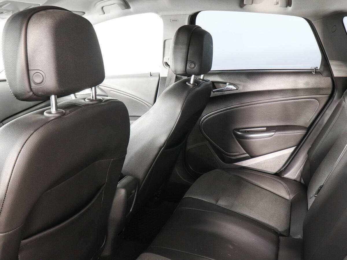 Opel Astra б/у, 2012, Автоматическая. Фото: #11