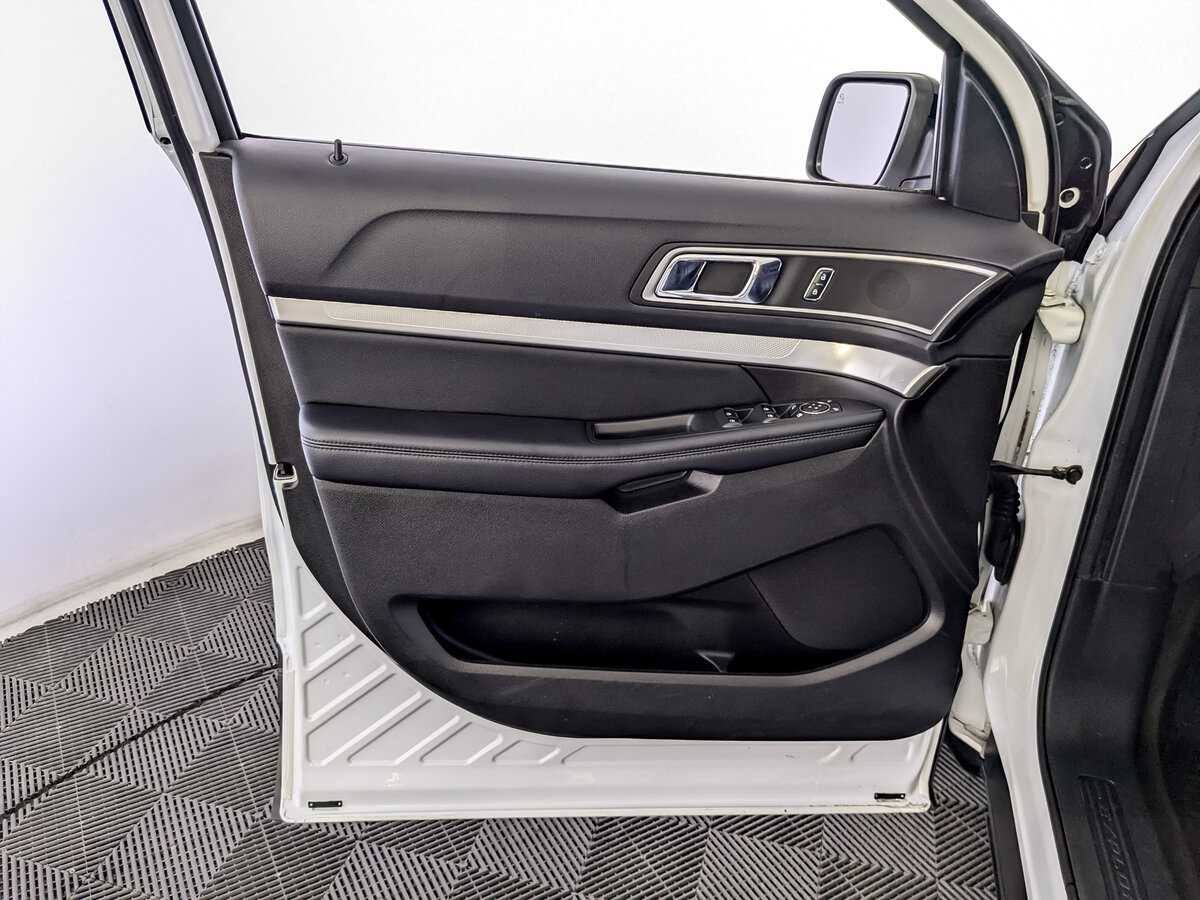 Ford Explorer б/у, 2017, Автоматическая. Фото: #14