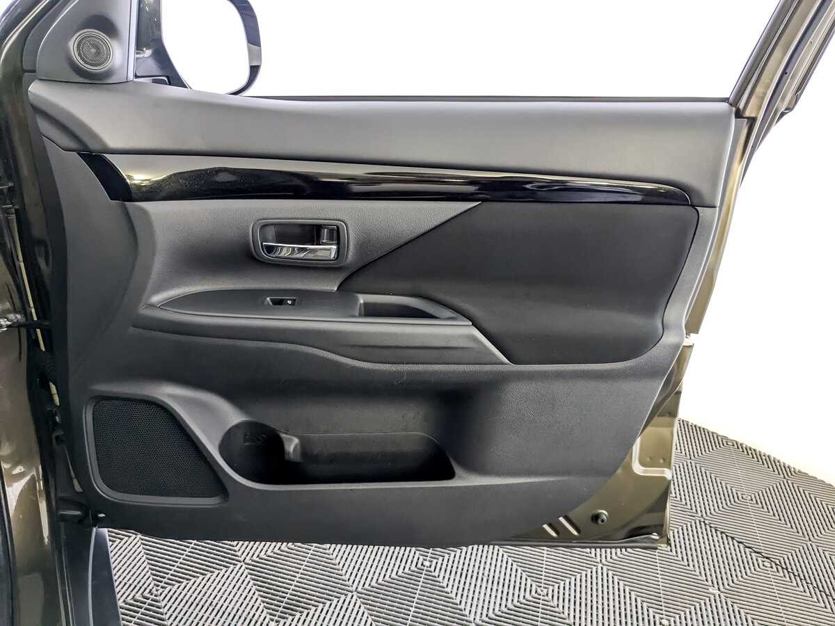 Mitsubishi Outlander б/у, 2021, Вариатор. Фото: #18