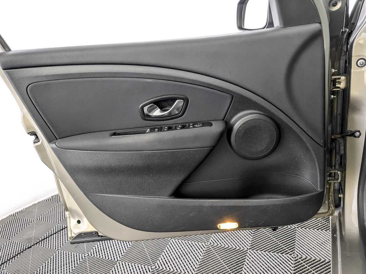 Renault Fluence б/у, 2012, Автоматическая. Фото: #14