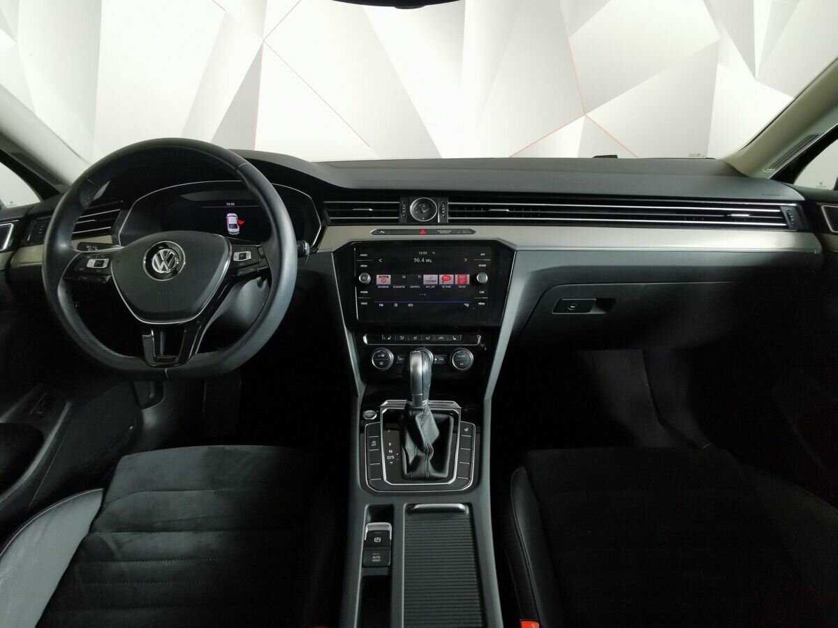 Volkswagen Passat б/у, 2019, Роботизированная. Фото: #9