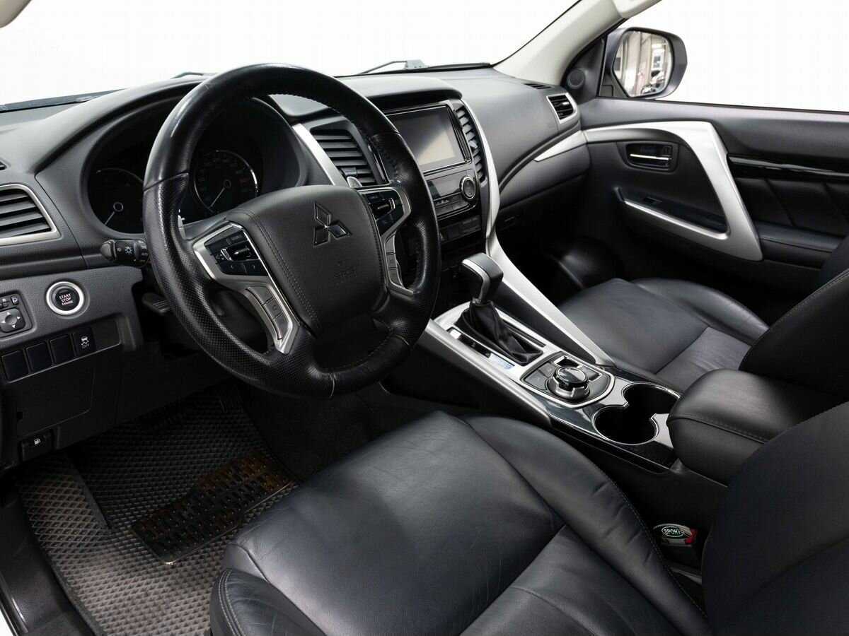 Mitsubishi Pajero Sport б/у, 2017, Автоматическая. Фото: #6