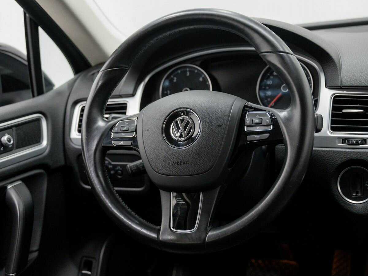 Volkswagen Touareg б/у, 2016, Автоматическая. Фото: #10