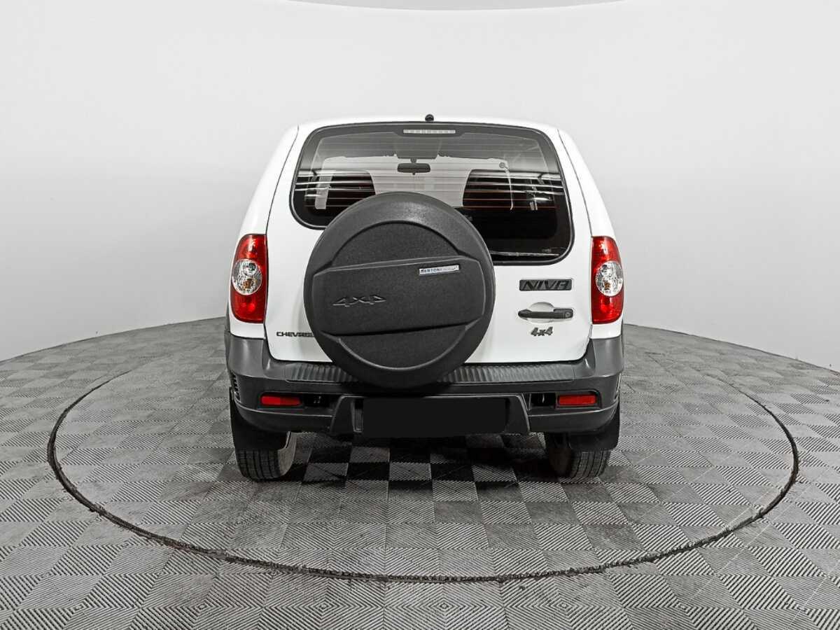 Chevrolet Niva б/у, 2015, Механическая. Фото: #4