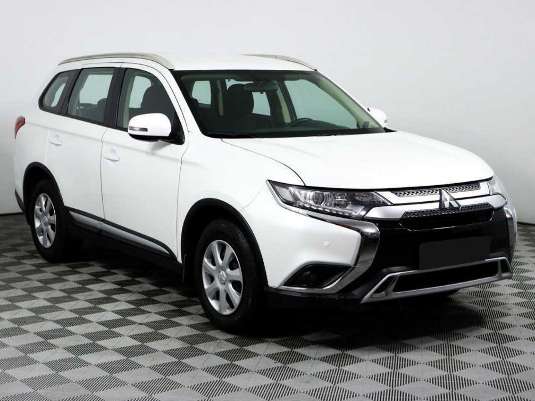 Mitsubishi Outlander б/у, 2021, Вариатор. Фото: #2