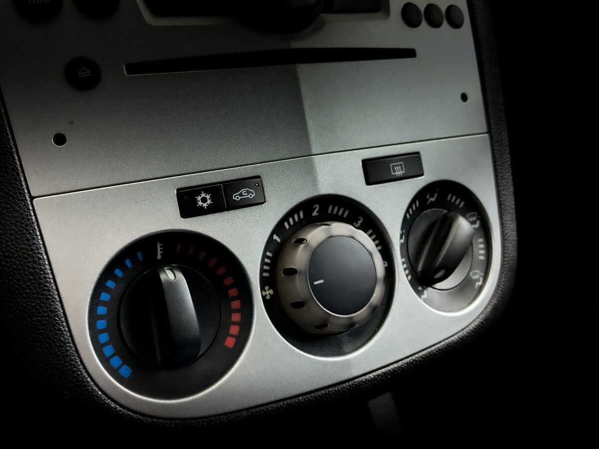 Opel Corsa б/у, 2013, Роботизированная. Фото: #24