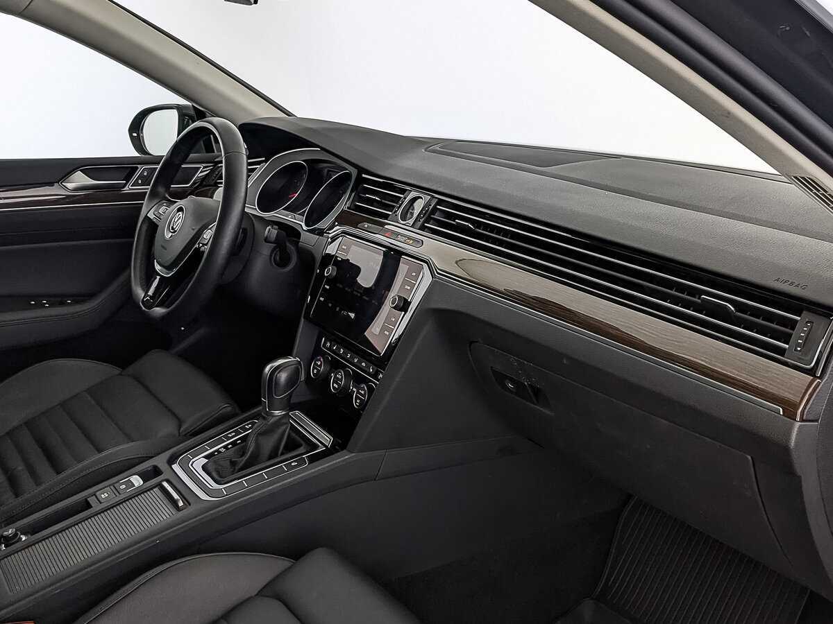 Volkswagen Passat б/у, 2019, Роботизированная. Фото: #12