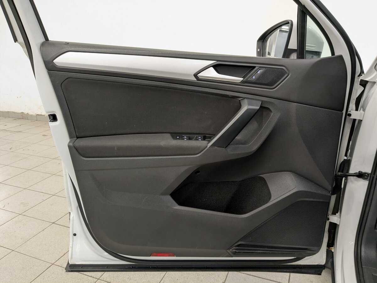 Volkswagen Tiguan б/у, 2021, Роботизированная. Фото: #18