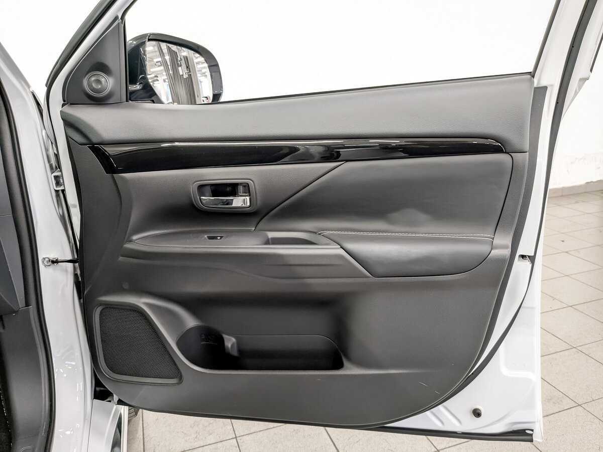 Mitsubishi Outlander б/у, 2022, Вариатор. Фото: #21