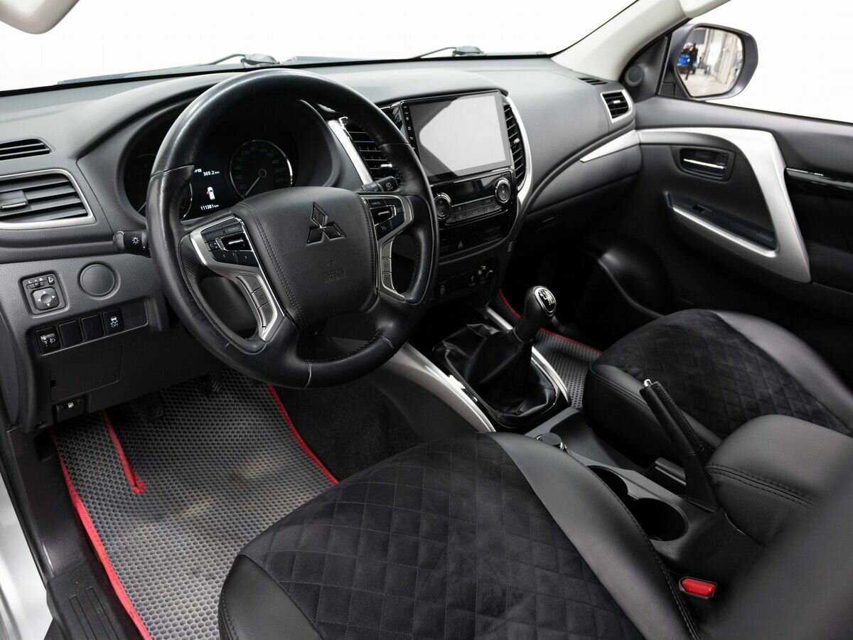 Mitsubishi Pajero Sport б/у, 2017, Механическая. Фото: #7