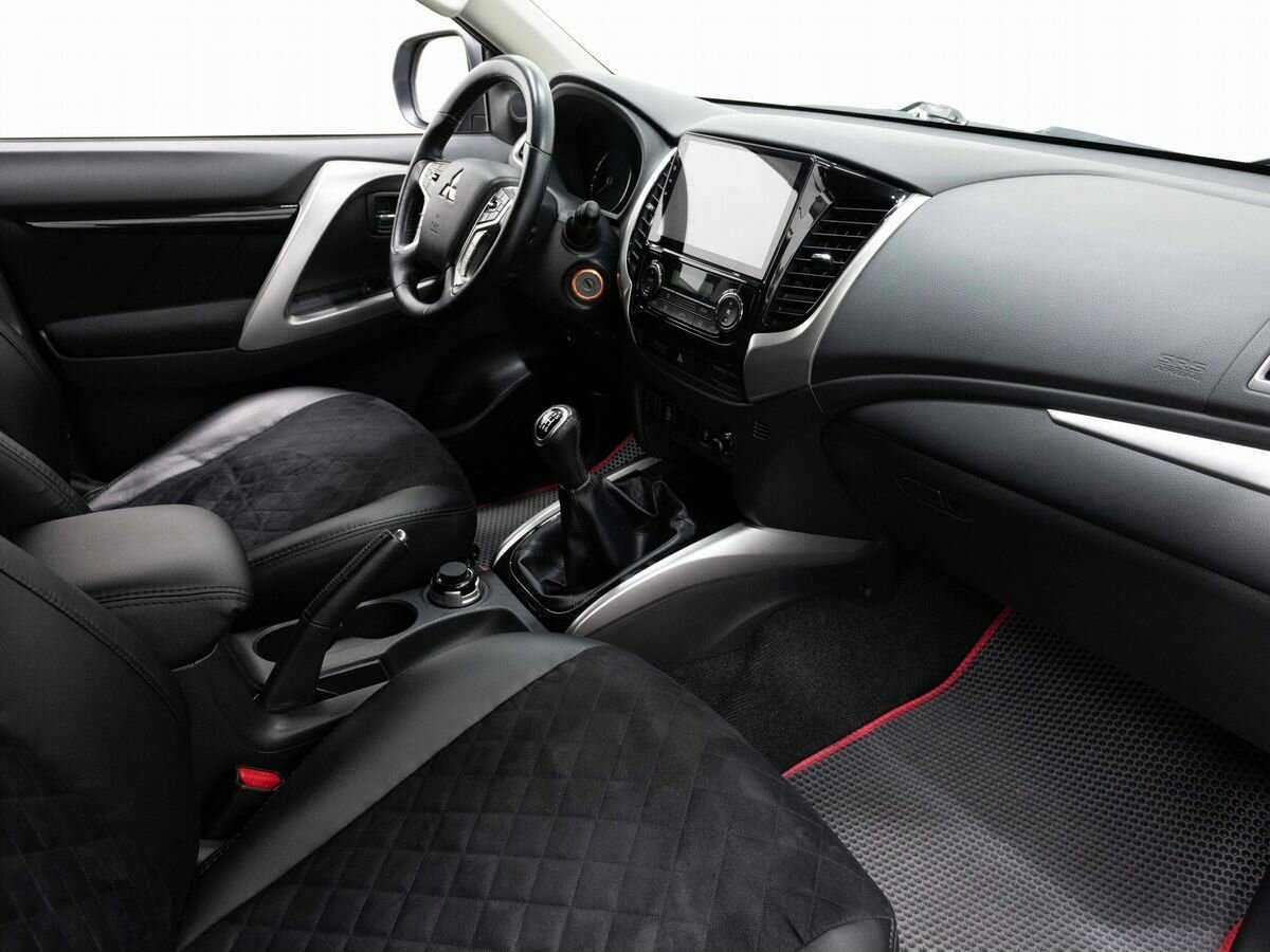 Mitsubishi Pajero Sport б/у, 2017, Механическая. Фото: #11