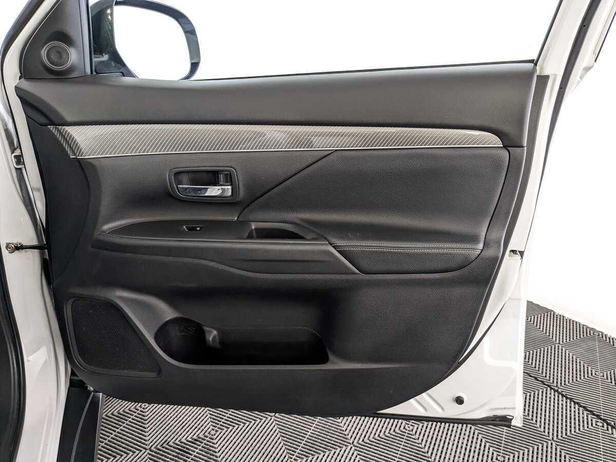 Mitsubishi Outlander б/у, 2021, Вариатор. Фото: #21