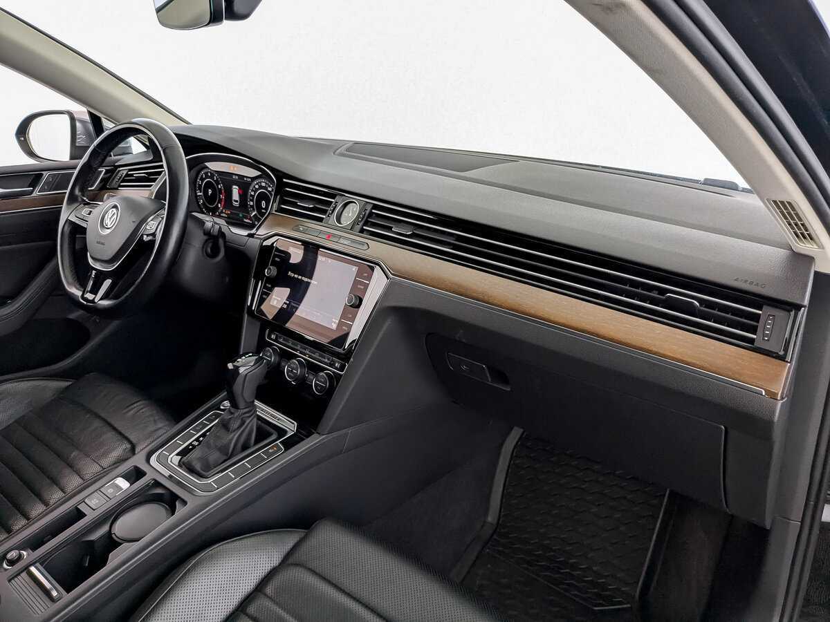 Volkswagen Passat б/у, 2018, Роботизированная. Фото: #10