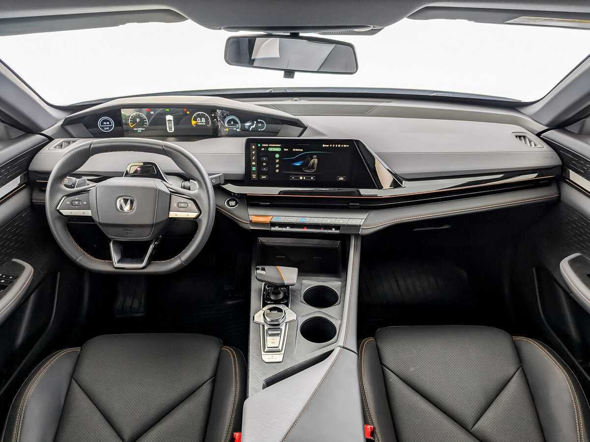 Changan UNI-V б/у, 2023, Роботизированная. Фото: #13