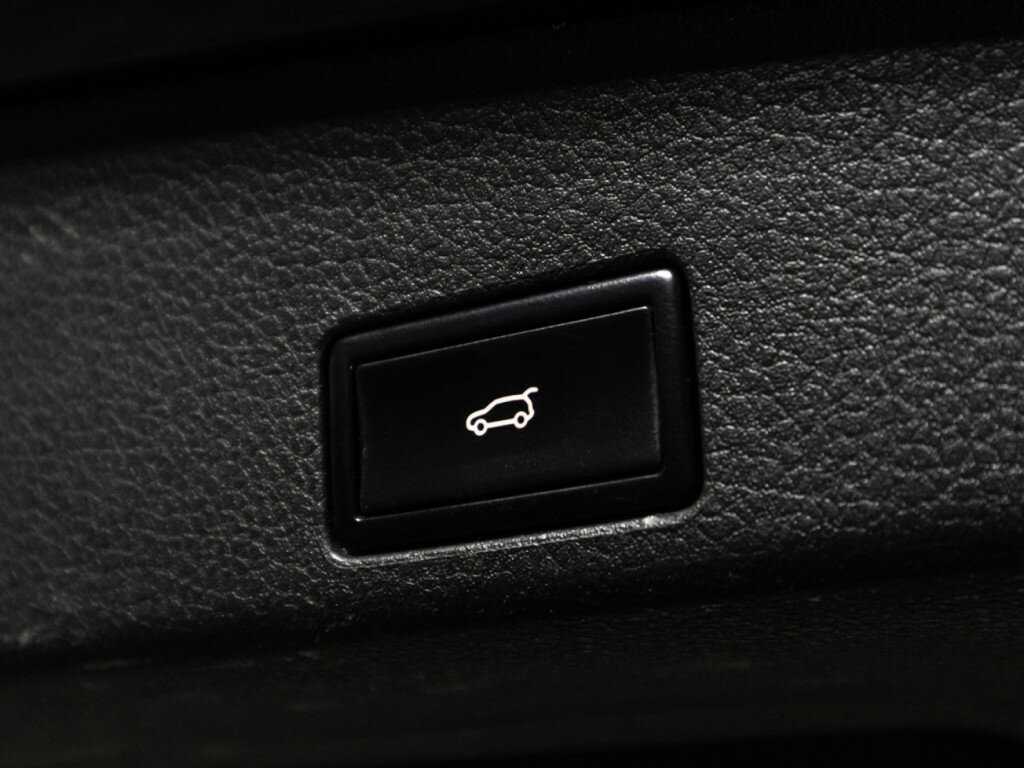 Volkswagen Touareg б/у, 2012, Автоматическая. Фото: #14