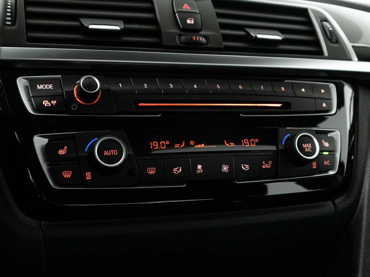 BMW 3 серии б/у, 2017, Автоматическая. Фото: #17