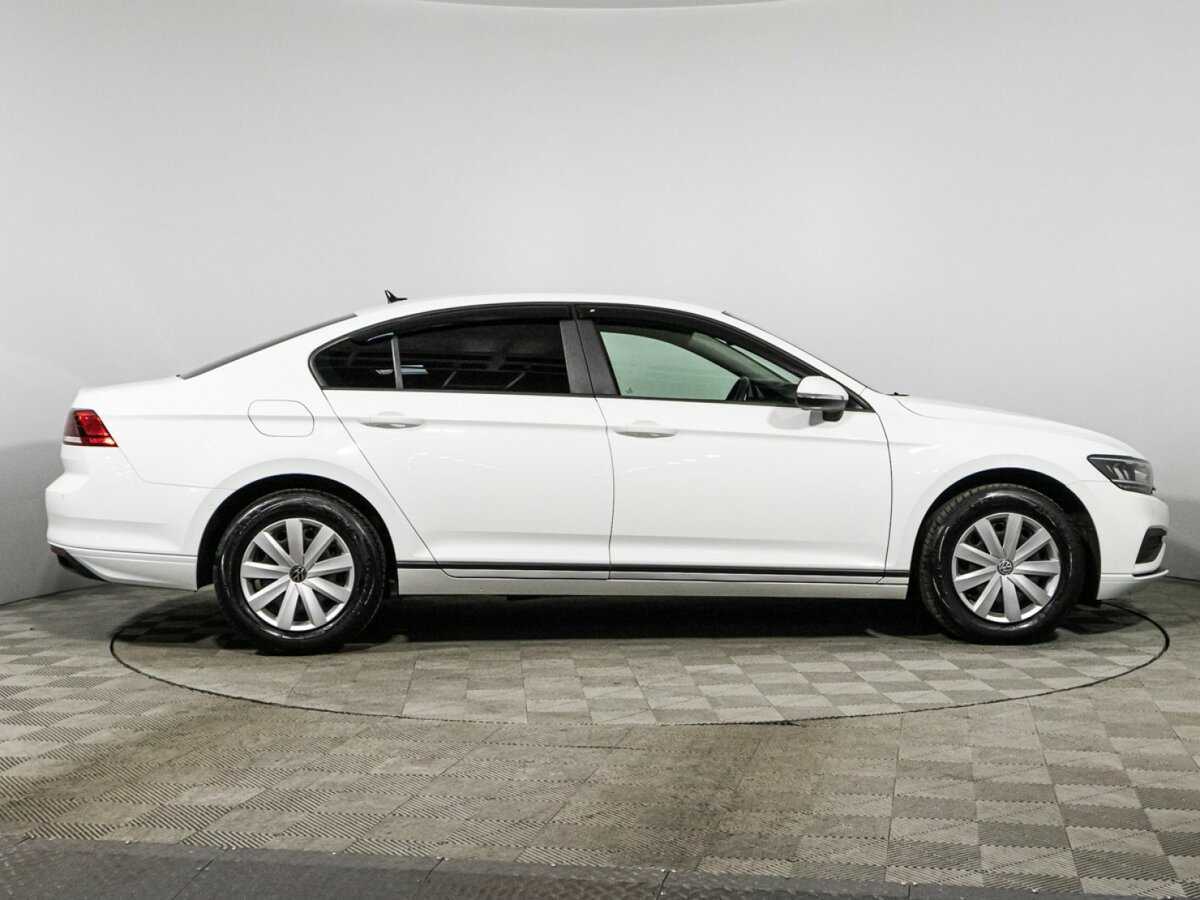 Volkswagen Passat б/у, 2021, Роботизированная. Фото: #3